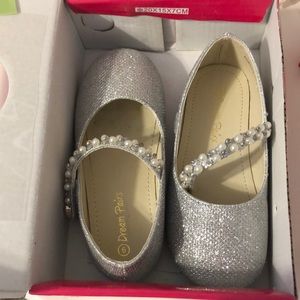Never worn girls silver dress shoes. Size 9.